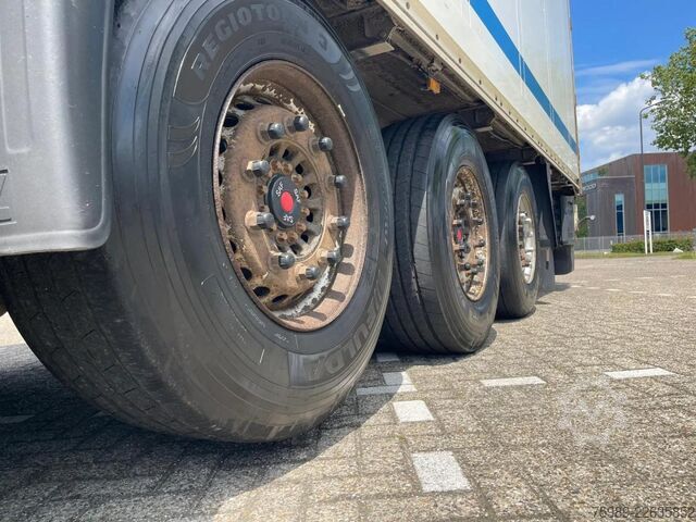 Box body Schmitz Cargobull SAF AXLES, LIFT AXEL, DISC BRAKES, AIR SUSPENSION
