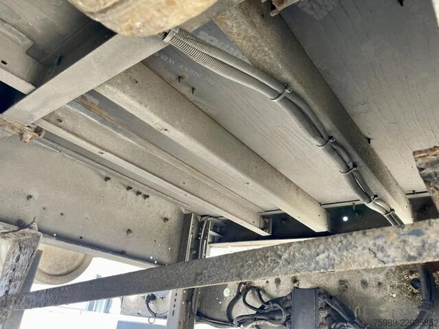 Box body Schmitz Cargobull SAF AXLES, LIFT AXEL, DISC BRAKES, AIR SUSPENSION