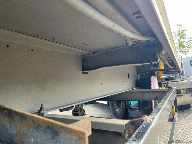 Box body Schmitz Cargobull SAF AXLES, LIFT AXEL, DISC BRAKES, AIR SUSPENSION