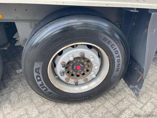 Box body Schmitz Cargobull SAF AXLES, LIFT AXEL, DISC BRAKES, AIR SUSPENSION