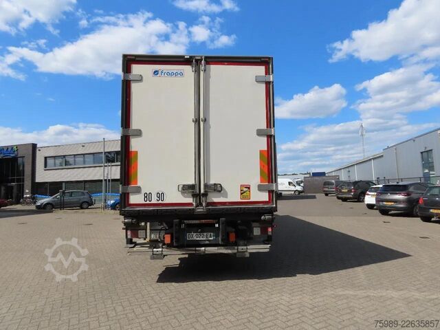 Refrigerated/freezer transport Renault D Sleeper,  19000kgm RETARER, 2 zones temperatu...