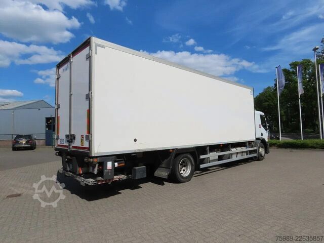Refrigerated/freezer transport Renault D Sleeper,  19000kgm RETARER, 2 zones temperatu...