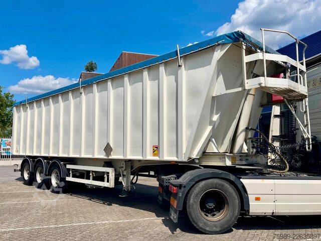 Tipper Benalu BENALU 56m3 , 5940kg tara, Air suspension