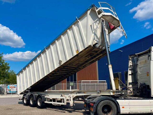 Tipper Benalu BENALU 56m3 , 5940kg tara, Air suspension