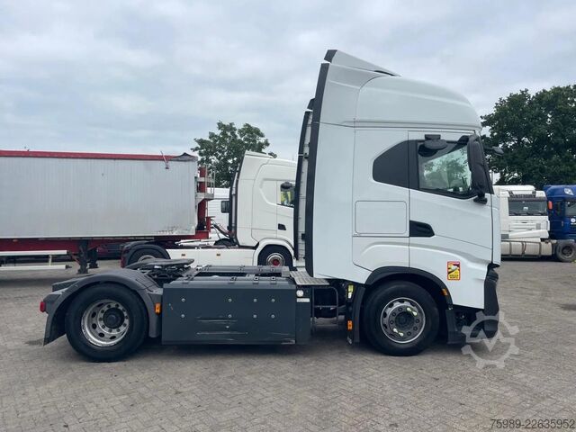 Standard tractor Iveco S-WAY 460 CNG, RETARDER, ACC