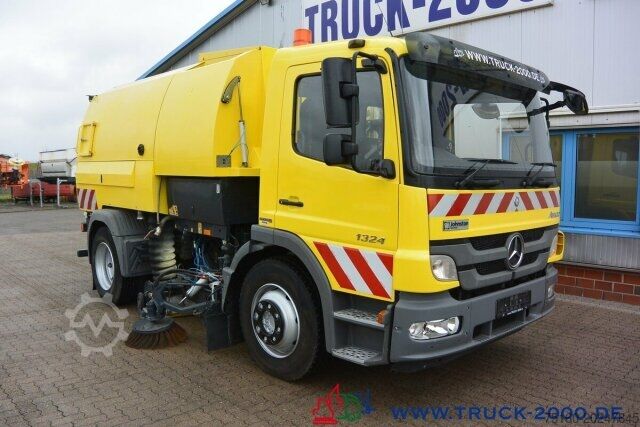 Kehrmaschine Mercedes-Benz Atego 1524 Bucher Johnston VS650 Deutsches Gerät