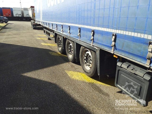 Open semitrailer with tarp Schmitz Cargobull Semitrailer Curtainsider Mega