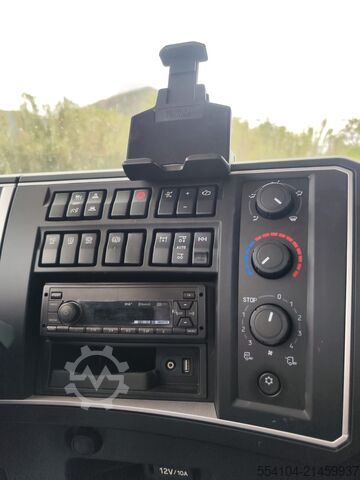 Low loader with hydraulic ramps and winch Renault D 26