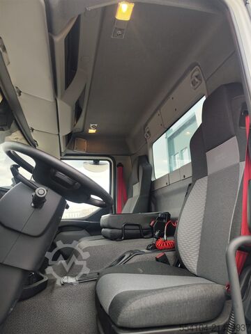 Low loader with hydraulic ramps and winch Renault D 26