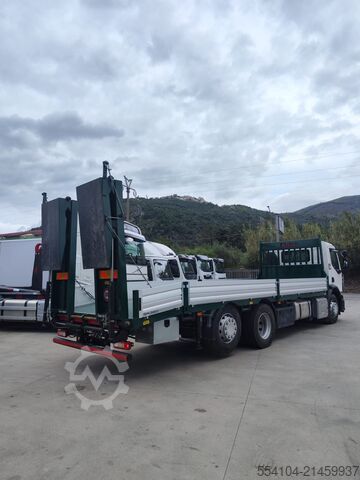 Low loader with hydraulic ramps and winch Renault D 26