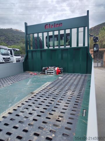 Low loader with hydraulic ramps and winch Renault D 26