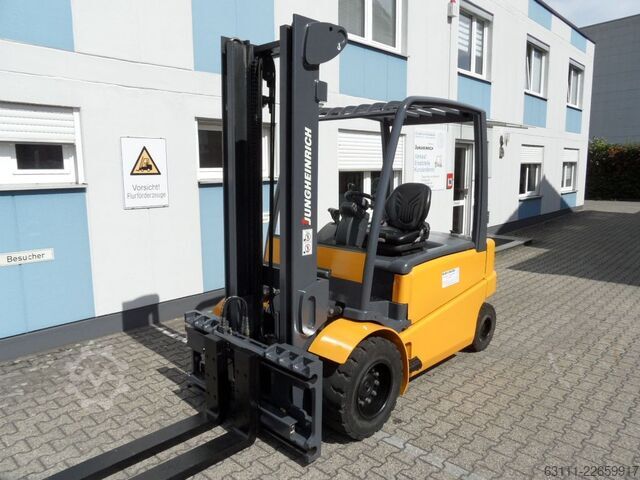 Elektro 4 Rad-Stapler Jungheinrich EFG 550 - Zinkenverstellgerät mit 2000 mm Gabeln