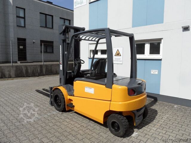 Elektro 4 Rad-Stapler Jungheinrich EFG 550 - Zinkenverstellgerät mit 2000 mm Gabeln