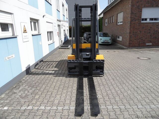Elektro 4 Rad-Stapler Jungheinrich EFG 550 - Zinkenverstellgerät mit 2000 mm Gabeln