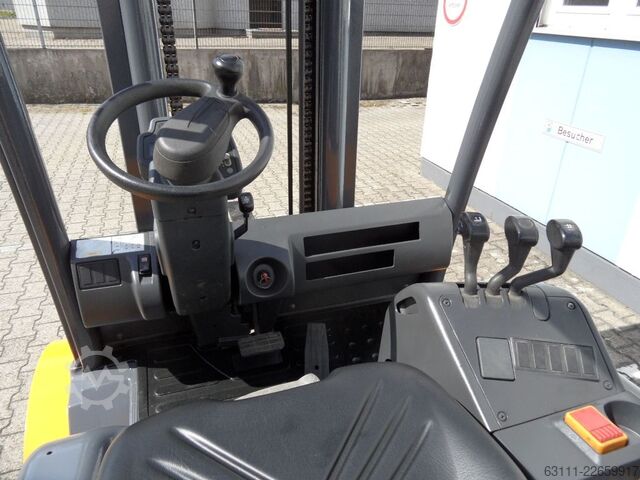 Elektro 4 Rad-Stapler Jungheinrich EFG 550 - Zinkenverstellgerät mit 2000 mm Gabeln