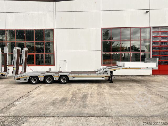 Low loader semitrailer Möslein ST 3 3 Achs Satteltieflader neu