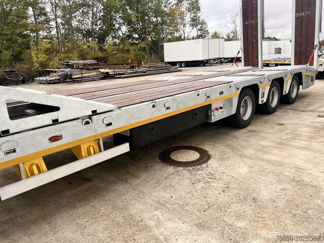 Low loader semitrailer Möslein ST 3 3 Achs Satteltieflader neu