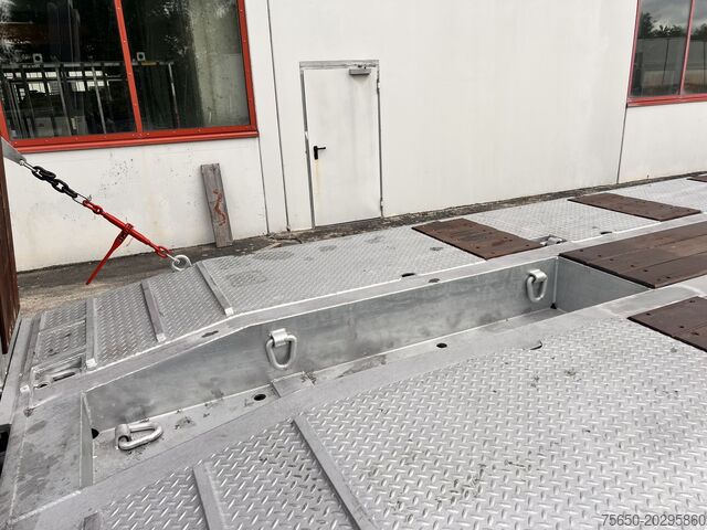 Low loader semitrailer Möslein ST 3 3 Achs Satteltieflader neu