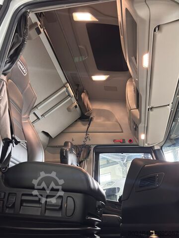 Standard SZM IVECO S-WAY 570 uff. Italia- FULL OPT.+ACCIAI