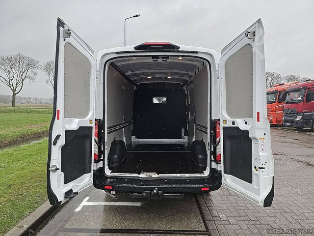 High-roof van FORD TRANSIT 2.0 L3H2 Navi AC Euro6!