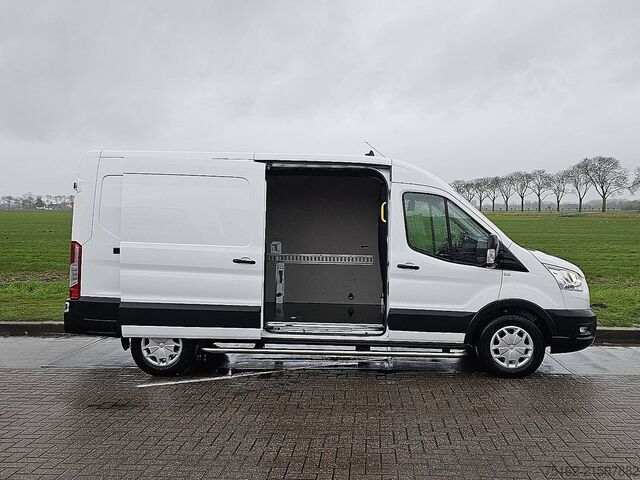 High-roof van FORD TRANSIT 2.0 L3H2 Navi AC Euro6!