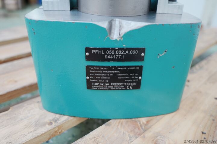 Pneumatic toggle press TOX PFHL 056.002.A.060