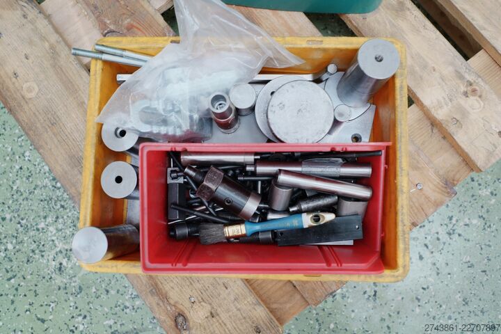 Pneumatic toggle press TOX PFHL 056.002.A.060