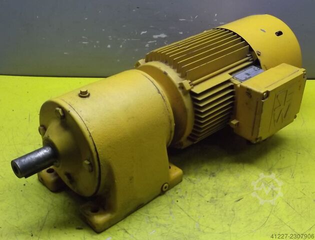 Gear motor 0.35/1.3 kW 16/65 rpm SEW-EURODRIVE R60DT100LS8/2B