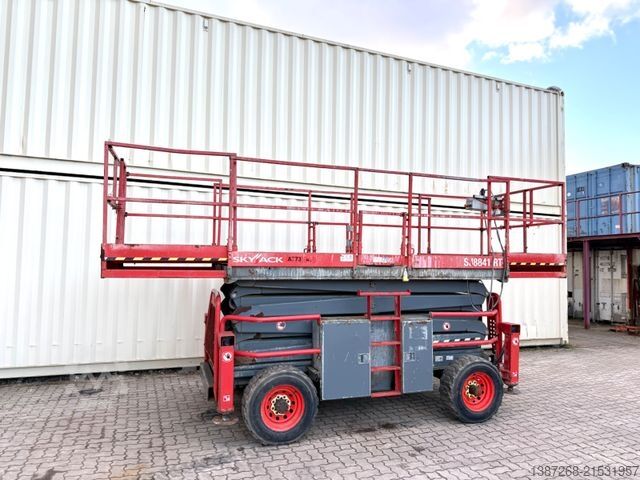 Arbeitsbühne Skyjack SJ8841RT 4x4 Diesel / 14.3 Meter
