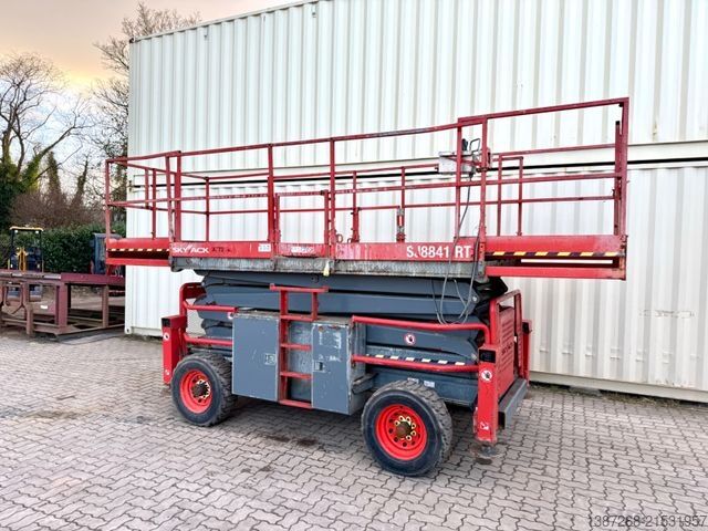 Arbeitsbühne Skyjack SJ8841RT 4x4 Diesel / 14.3 Meter