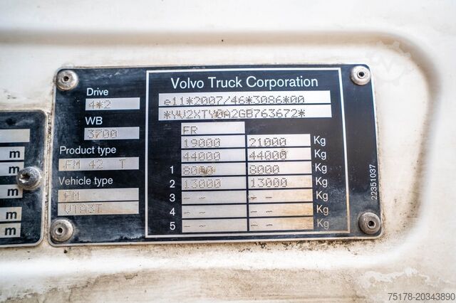 Standard tractor VOLVO FMX 460 GLOB + HYDR