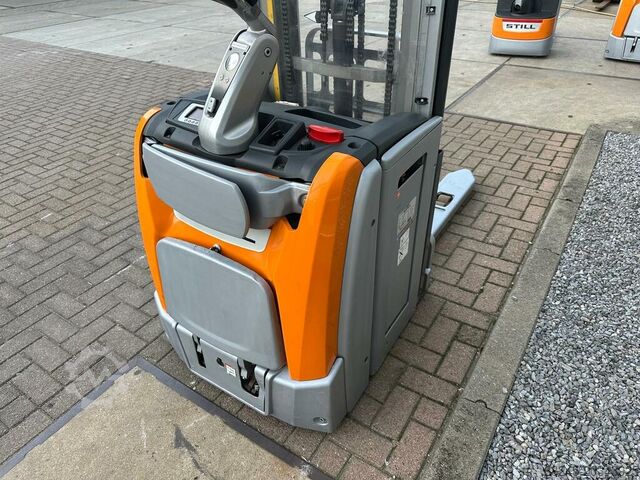 VS-22447 Elektrischer Triplex-Stapler Still, 5.016mm Hubhöhe, wenig Betriebsstunden STILL EXVSF14