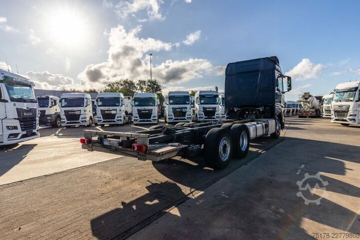 Fahrgestell mit Fahrerhaus Mercedes-Benz ACTROS 2548