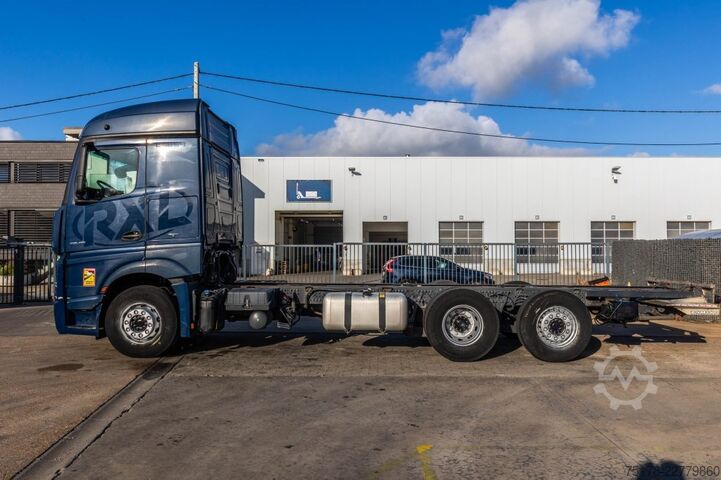 Fahrgestell mit Fahrerhaus Mercedes-Benz ACTROS 2548