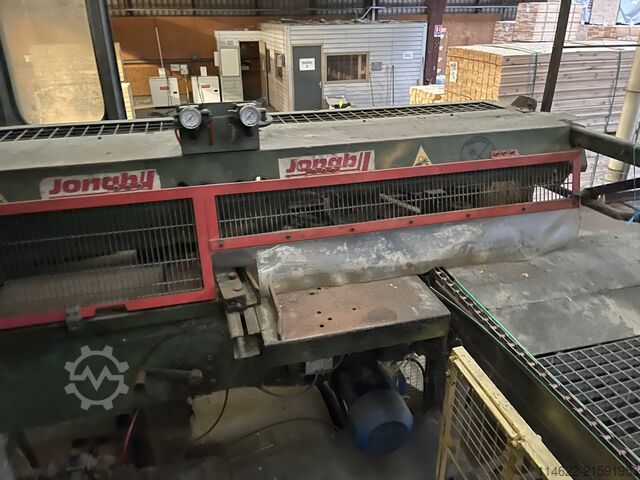 Mechanisierung der Hobelei mit Stapelanlage JONAB 