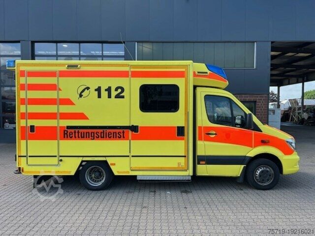 Customized van Mercedes-Benz Sprinter 519 CDI 4x2 Rettungsawagen