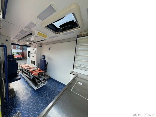 Customized van Mercedes-Benz Sprinter 519 CDI 4x2 Rettungsawagen