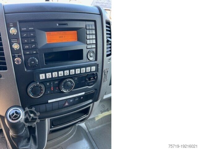 Customized van Mercedes-Benz Sprinter 519 CDI 4x2 Rettungsawagen