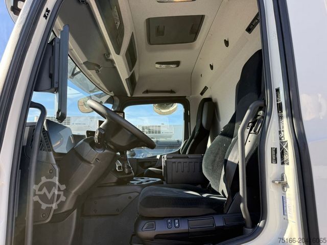 Box truck MERCEDES-BENZ ACTROS 1830 L Koffer 7 m LBW 2 T*LASI VDI*73 tkm