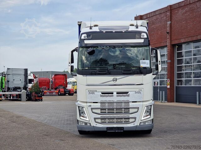 Viehtransport Volvo FH 13.500 Globetrotter 8x2*6 - 3 deck livestock...