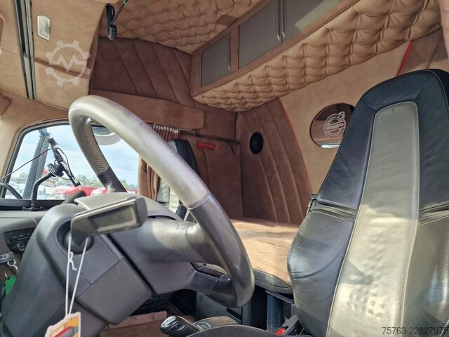 Viehtransport Volvo FH 13.500 Globetrotter 8x2*6 - 3 deck livestock...