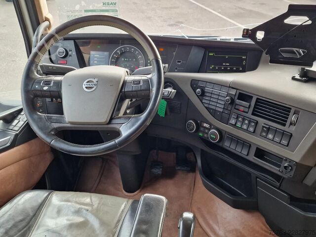 Viehtransport Volvo FH 13.500 Globetrotter 8x2*6 - 3 deck livestock...