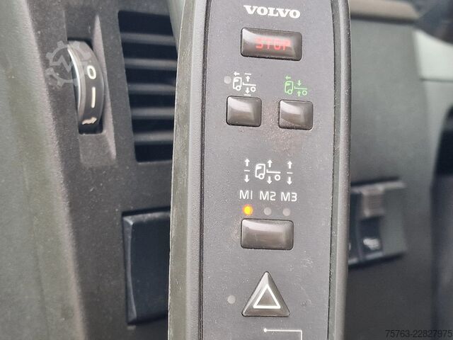 Viehtransport Volvo FH 13.500 Globetrotter 8x2*6 - 3 deck livestock...