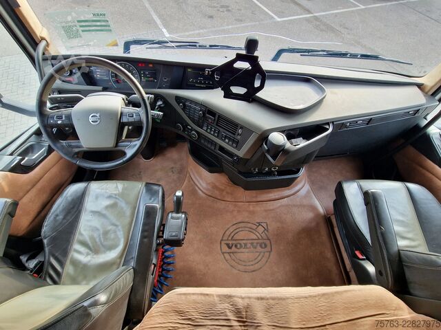 Viehtransport Volvo FH 13.500 Globetrotter 8x2*6 - 3 deck livestock...