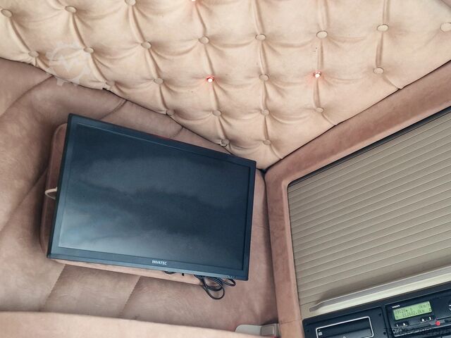 Viehtransport Volvo FH 13.500 Globetrotter 8x2*6 - 3 deck livestock...