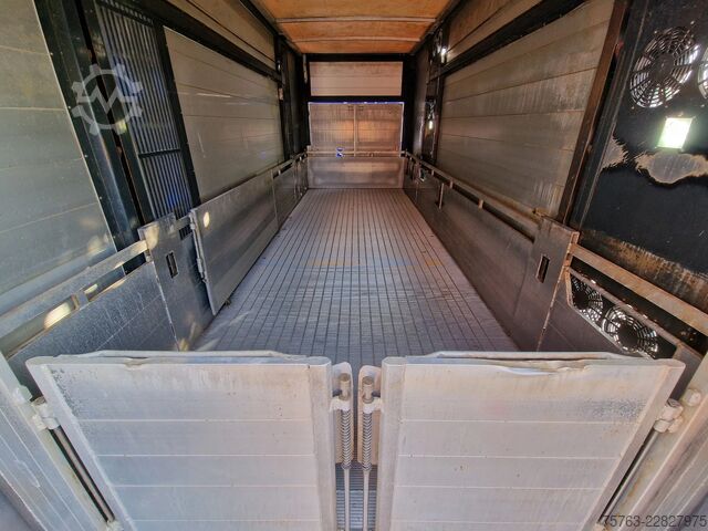 Viehtransport Volvo FH 13.500 Globetrotter 8x2*6 - 3 deck livestock...