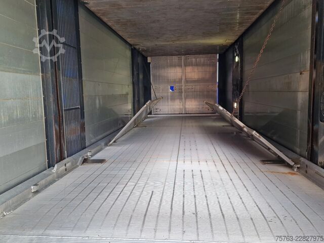 Viehtransport Volvo FH 13.500 Globetrotter 8x2*6 - 3 deck livestock...