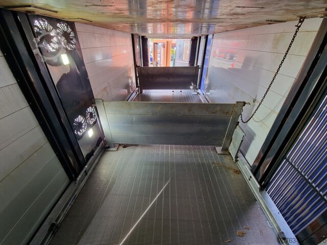 Viehtransport Volvo FH 13.500 Globetrotter 8x2*6 - 3 deck livestock...