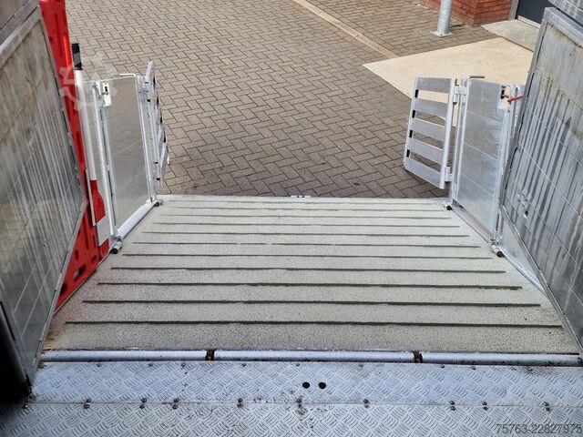 Viehtransport Volvo FH 13.500 Globetrotter 8x2*6 - 3 deck livestock...