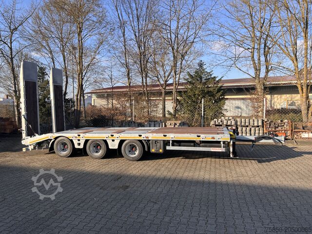 Low loader trailer Möslein TT 34 Zugrohr Gerade 34 t GG Tridem- Tieflader 3 Achs, gelenktNeufahrzeug